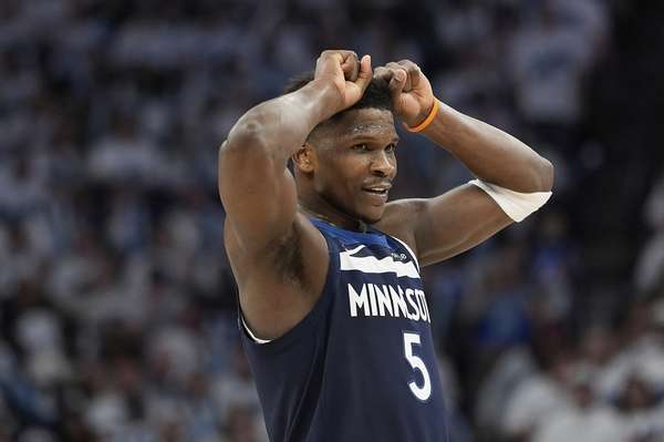 森林狼新星状态低迷 爱德华兹西决后两战命中率跌至冰点