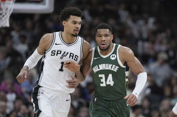 联盟动态:马刺对字母哥交易兴趣寡淡 太阳为杜兰特标定高价