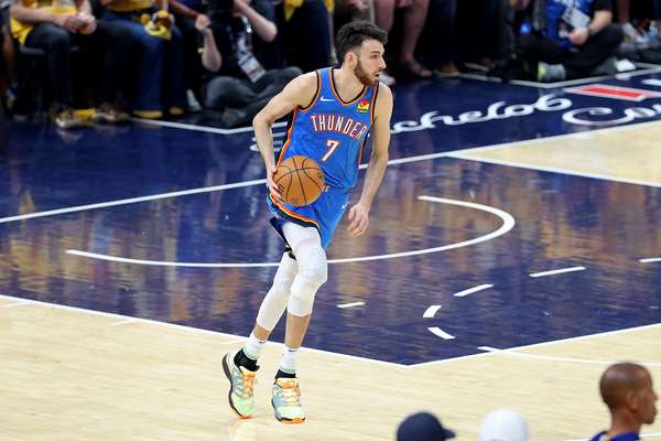 新秀传奇延续:霍姆格伦季后赛首发33场跻身历史前五