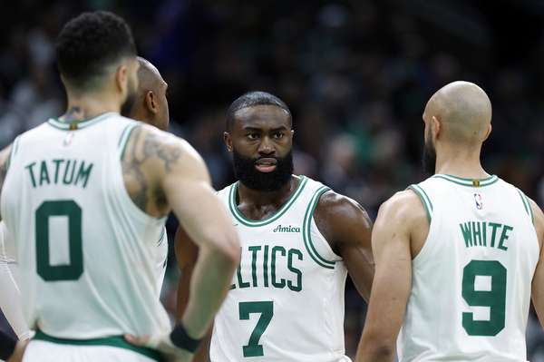 绿军高层驳斥交易传闻：布朗与怀特均为非卖品 流言源头成谜