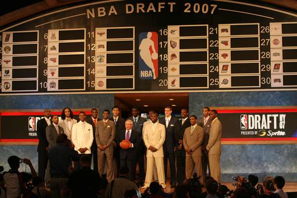 2007年NBA选秀回顾：奥登摘得状元 易建联孙悦登陆NBA
