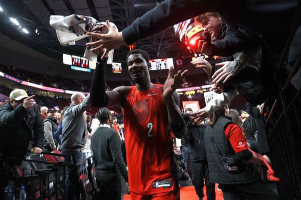 争议中锋艾顿签约湖人幕后：天赋与困境交织的救赎之路