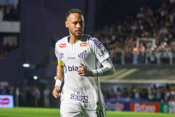 内马尔坦言:纯粹热爱驱动职业生涯,坦然面对网络舆论冲击