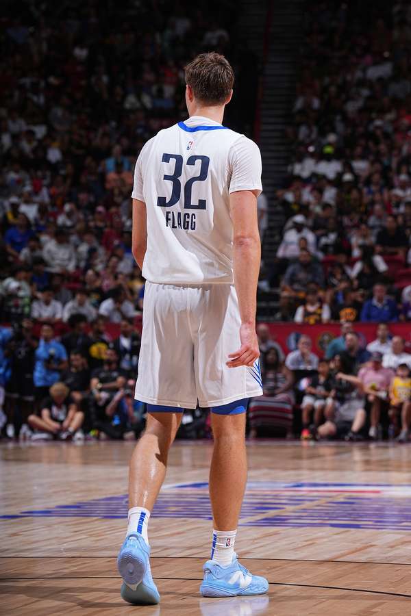 NBA近十年状元秀夏季联赛首秀表现盘点：伤病阴影与成长轨迹